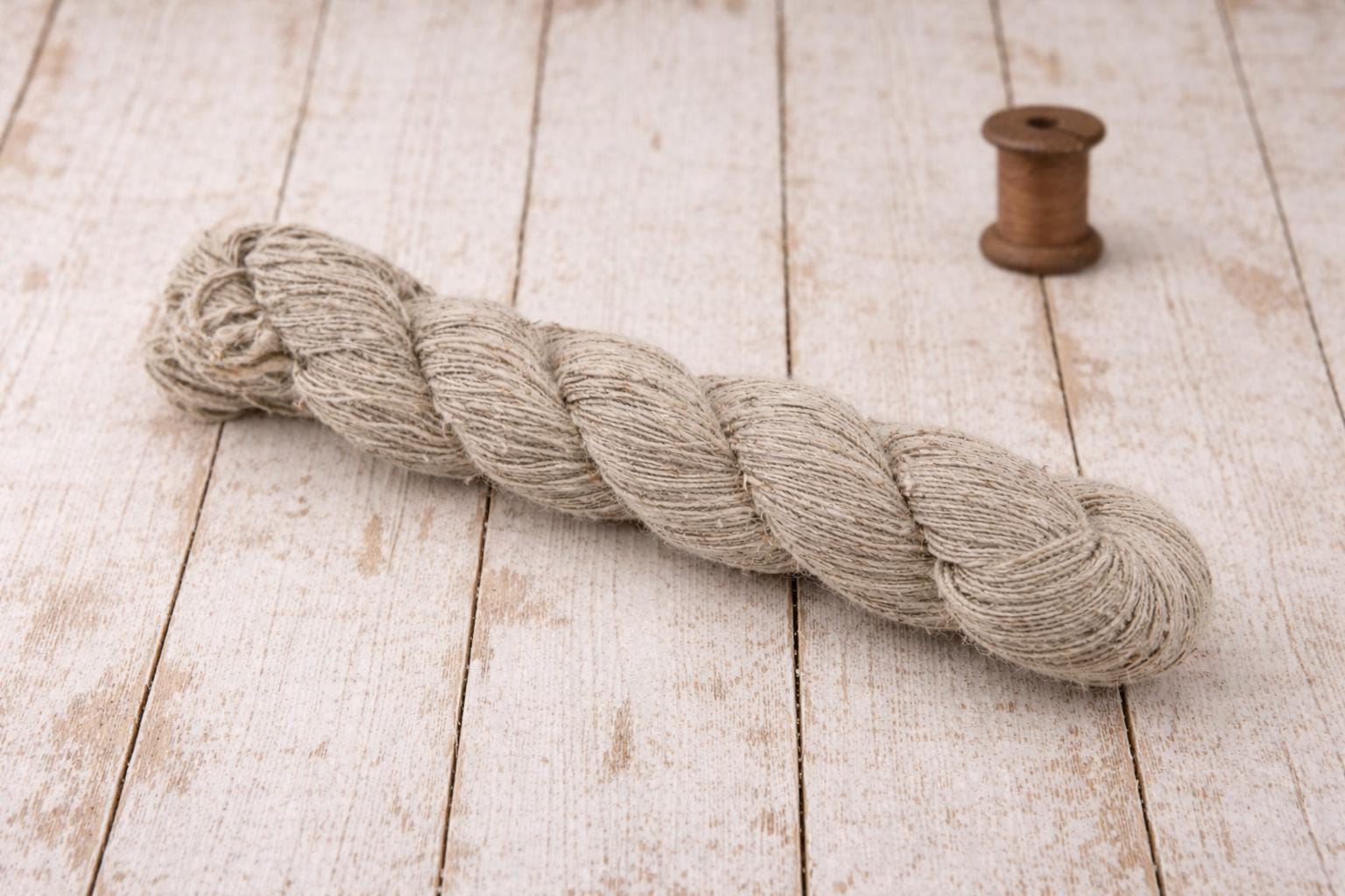 Natural Himalayan nettle yarn skein blended with wool, 100g natural fiber yarn for knitting, weaving and textile crafts.